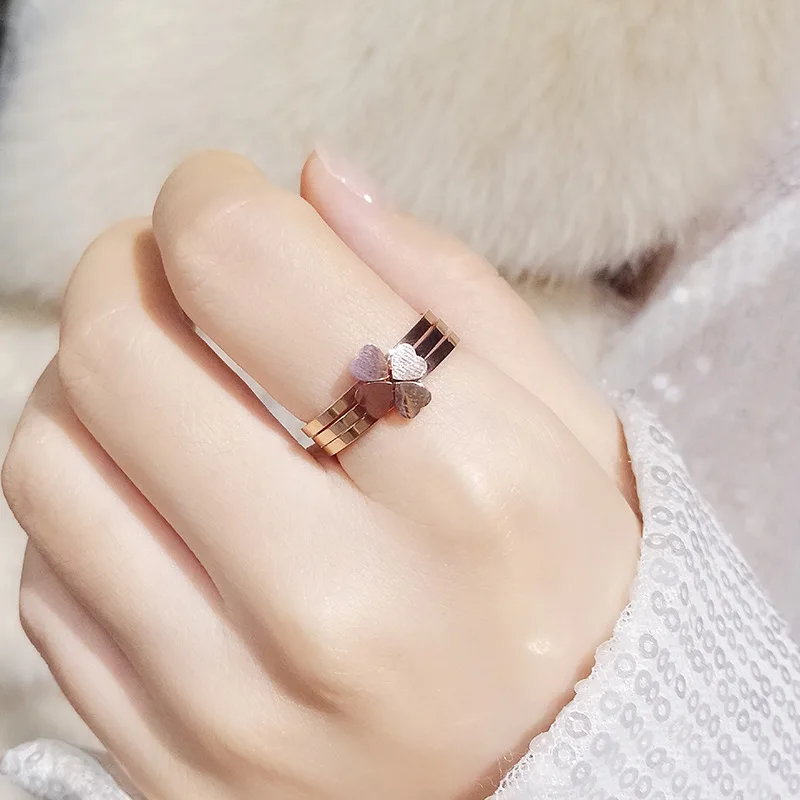 

Fashion Light Luxury Rose Gold Four-leaf Clover Ring Three-in-one Detachable Ring for Friends and Girlfriends Gifts