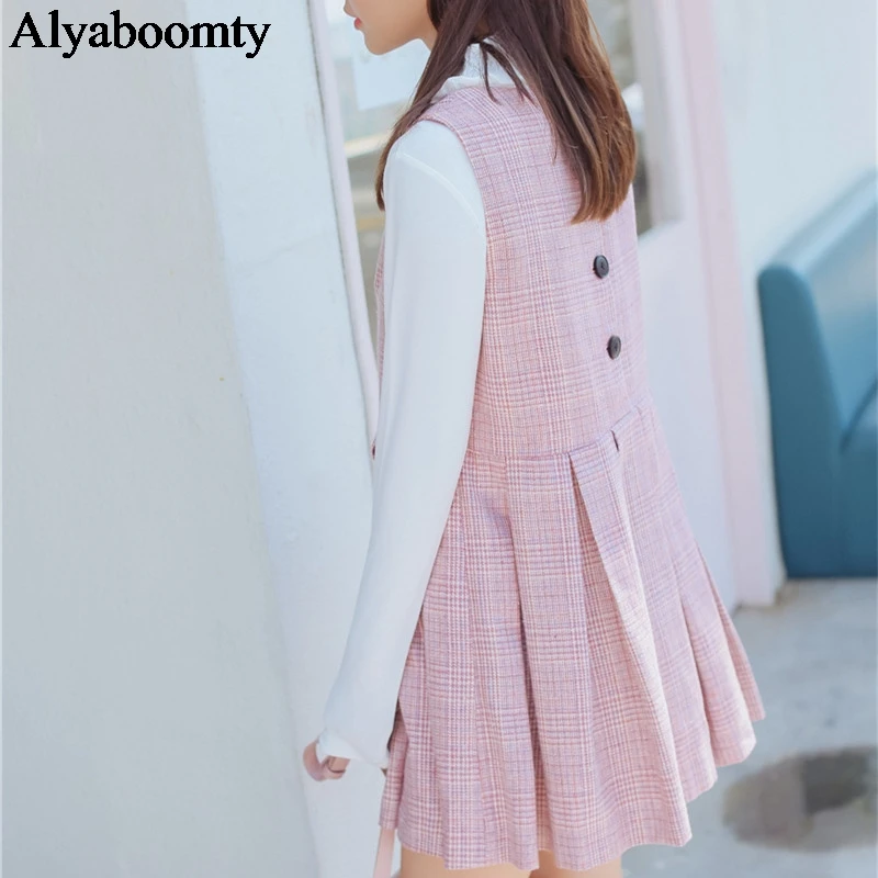 Женский короткий сарафан осень-зима свободный клетчатый тёплый мини розового