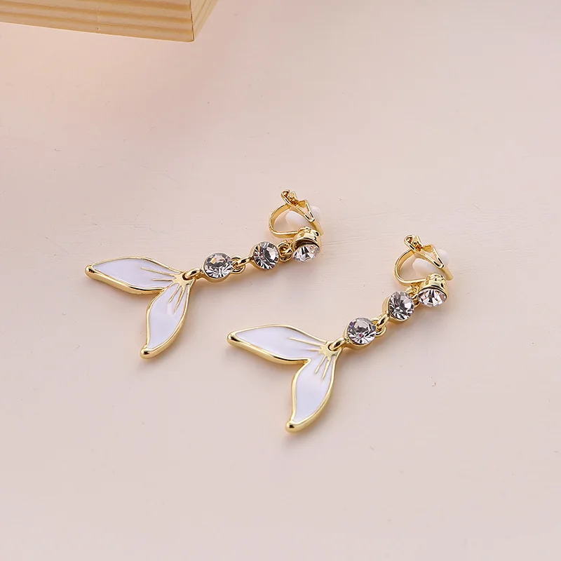 

2021 Trend Jewelry Korean Fashion Summer Fall Gold Fish Tail Earrings for Women Stud Clip on Earrings Without Ear Hole Gift