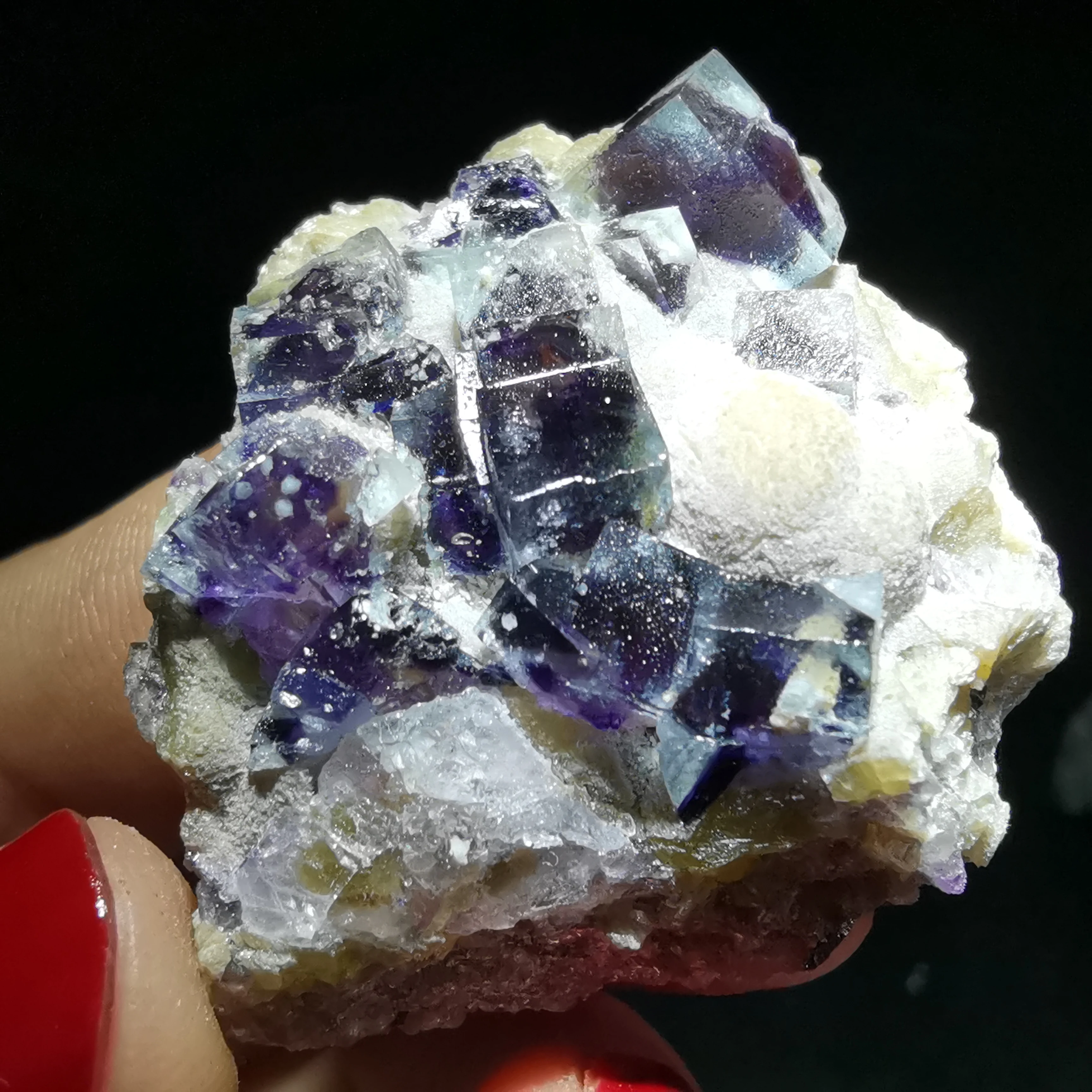 

21,4 gNatural редкий фиолетовый флюорит минеральной с лечебным действием, образцы энергии с украшением в виде кристаллов кварцевые часы декорати...