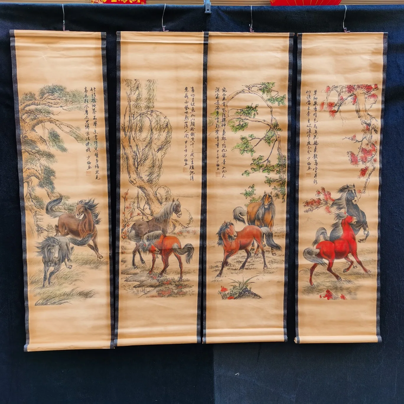 

Китайская коллекция изысканных картин из четырех свиток, восьми лошадей, произнесенные вручную картины, украшение для дома