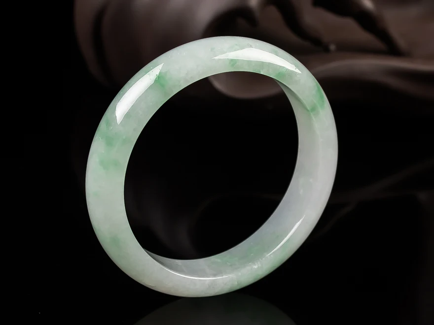 

Send Certificate Natural Myanmar Jade A-Class Carved 54mm-62mm Light Ice Green Bracelet Exquisite Bracelet