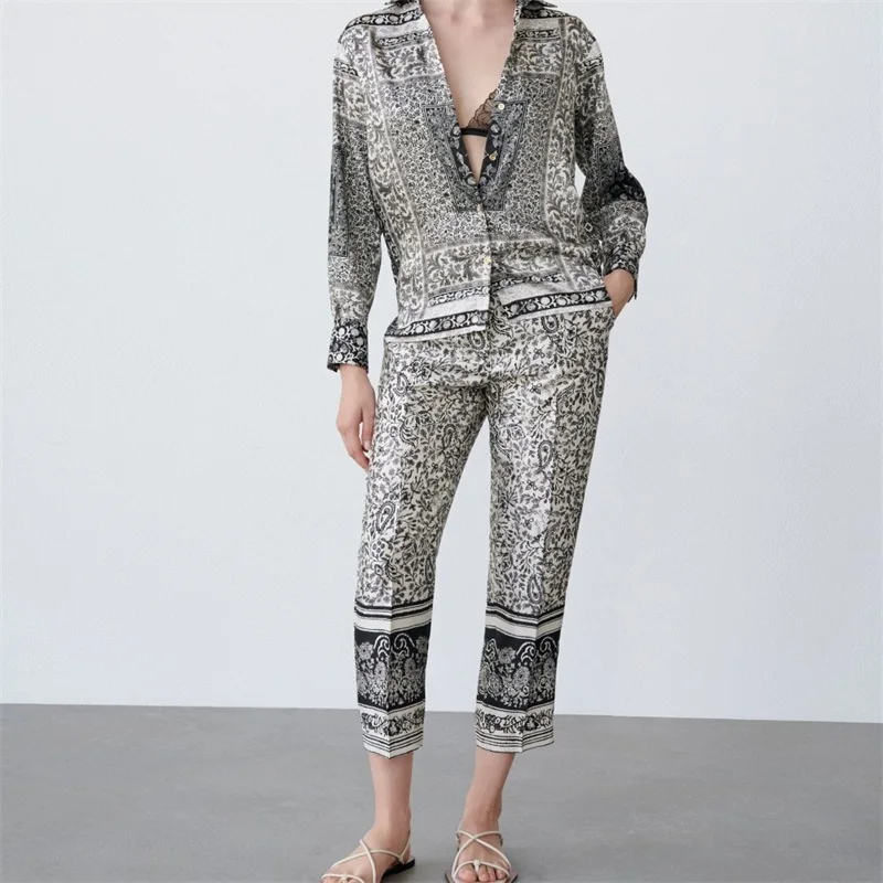 

MESTTRAF Women 2021 Fashion Floral Print Casual Smock Blouse Retro Long Sleeve V-Neck Single-Breasted Shirts Streetwear