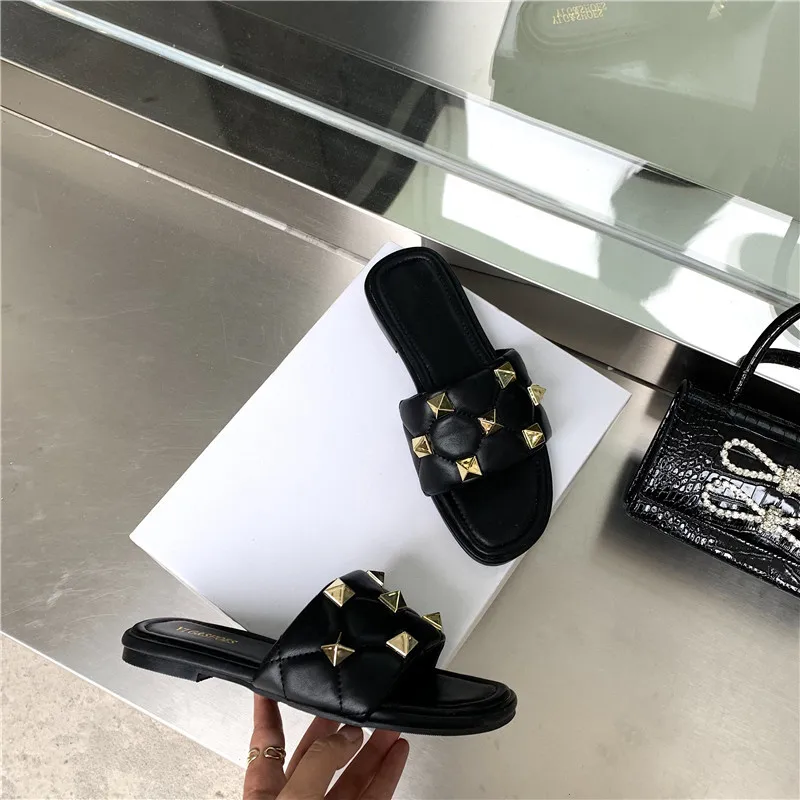 

Bailamos 2021 Women Slippers Fashion Rivet Flat Heel Slides Shoes New Female Flip Flops Shoes Casual Outdoor Beach Flats Slippe