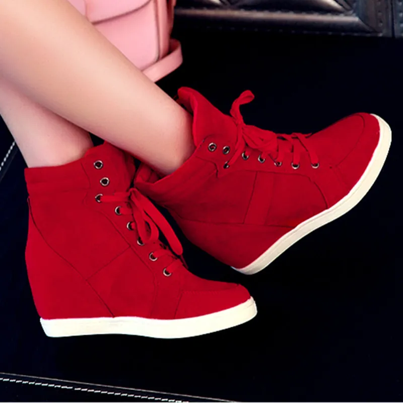 Весенние женские кроссовки из искусственной замши обувь на платформе со скрытым