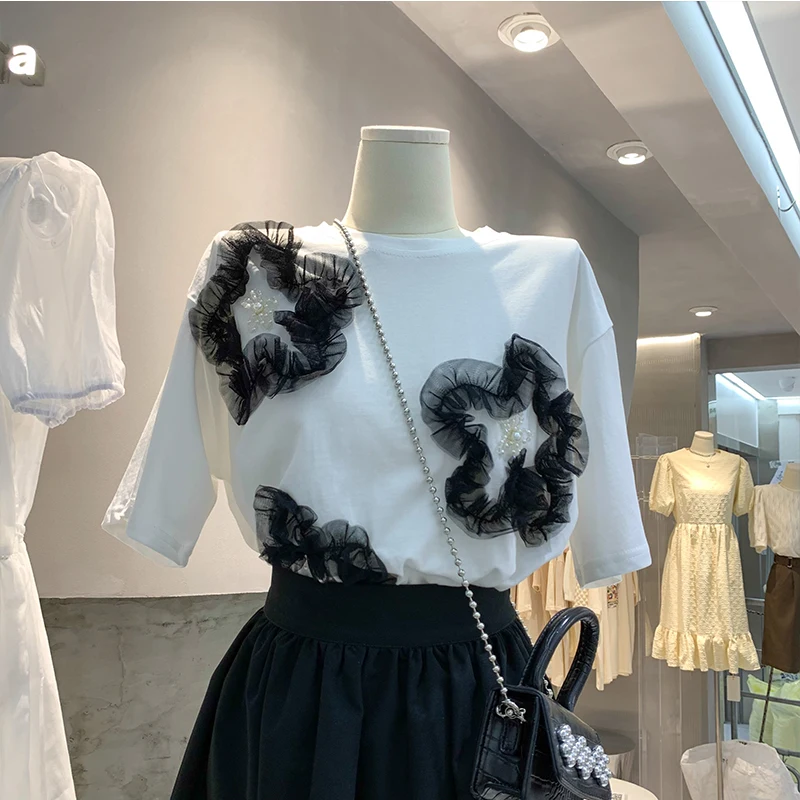 

Женская хлопковая футболка с коротким рукавом, черно-белая свободная футболка с цветочным кружевом и бисером, Повседневная футболка для ст...