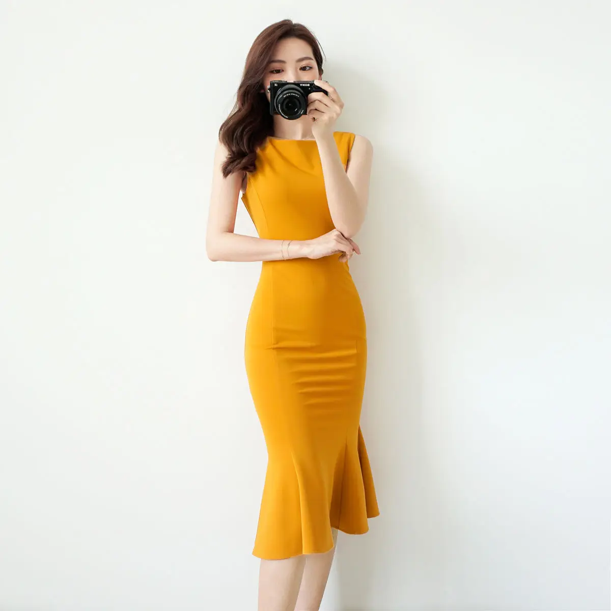

2021 Summer New Temperament Sleeveless Yellow Sexy Slim Waist Long Hip Fishtail Dress Women's Clothing