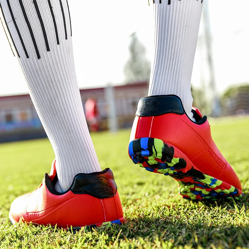 2022 Cheap Soccer Shoes Men Indoor Short Spike Non-slip Turf Football Shoes Kids Lightweight Cleats Training Shoes Sneakers Men