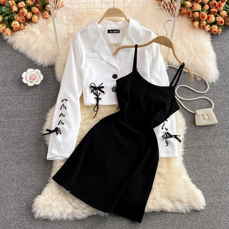 

Осенний новый костюм в гонконгском стиле с бантом, короткое пальто, костюм из двух предметов, пикантное маленькое платье на бретелях-спагет...