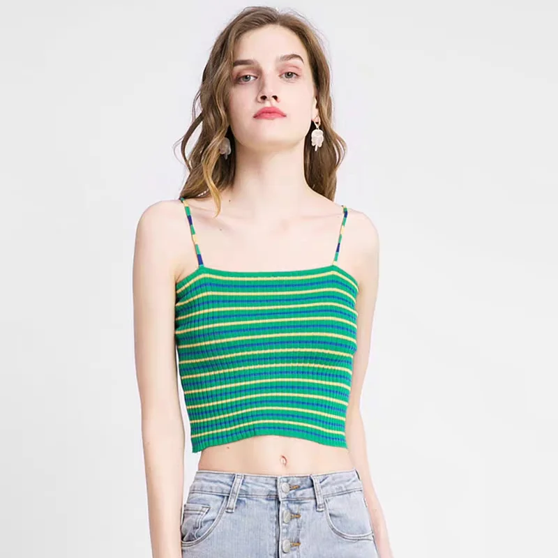 Уличная трикотажная суперэластичная зеленая полосатая укороченная кофта на
