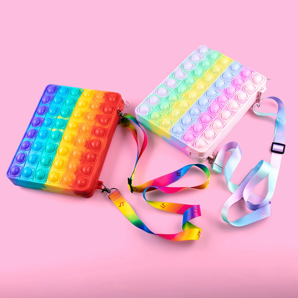 

Силиконовая сумка-мессенджер для игрушек от стресса с эффектом пузырьков