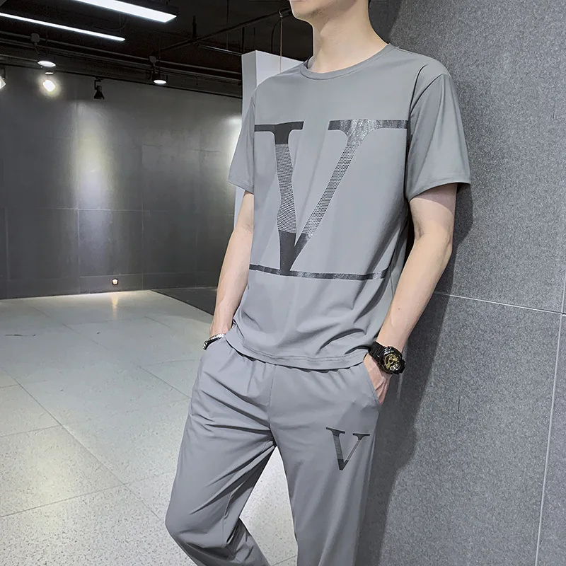 

2021 summer new men's sports and leisure suit ice silk Korean fashion V-shaped short sleeve fashion brand handsome men's wear