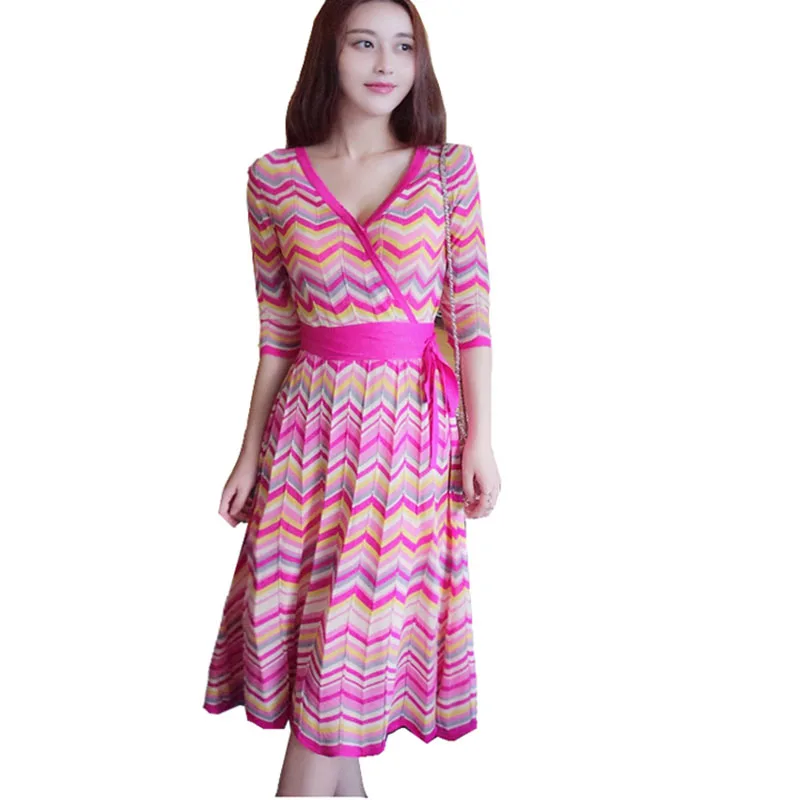 

Женское трикотажное платье-свитер в полоску, с V-образным вырезом и поясом