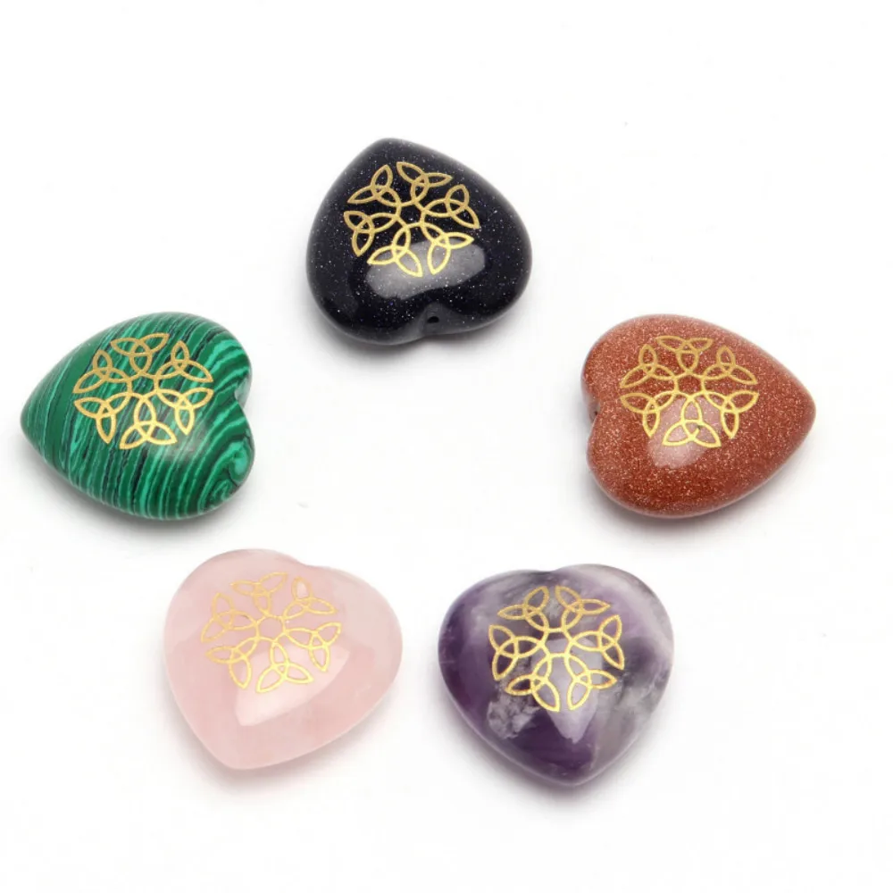 Натуральный камень реики треугольник символ трикета в форме сердца голой резьба