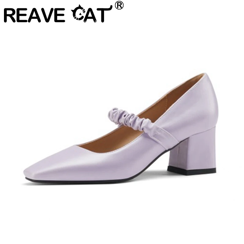

Женские туфли с квадратным носком REAVE CAT, туфли-лодочки с эластичной резинкой и ремешком на пятке 2021 см, бежевые, фиолетовые, зеленые туфли на ...