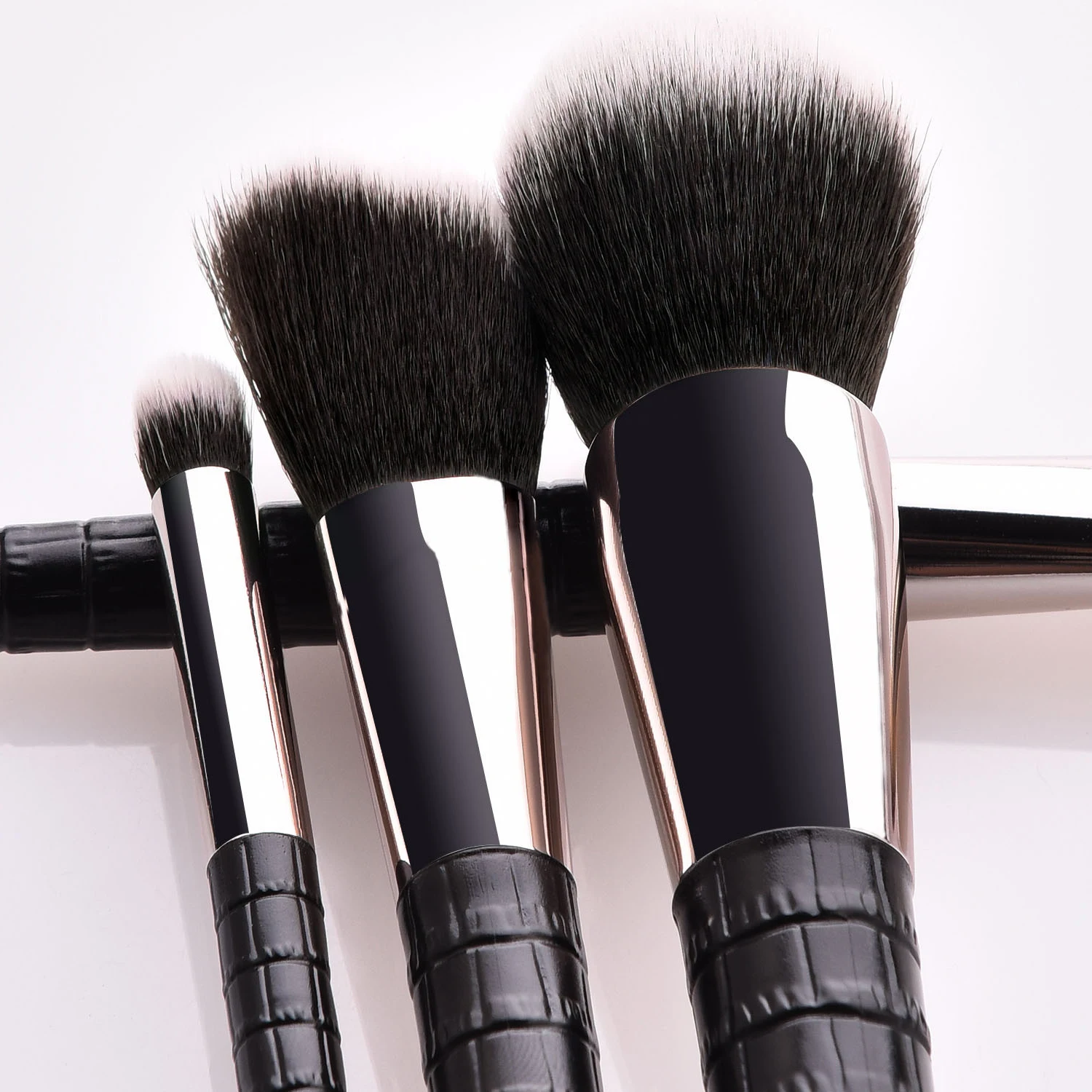 Новинка 10 шт. черный белый набор кистей для макияжа из крокодиловой кожи масштаб