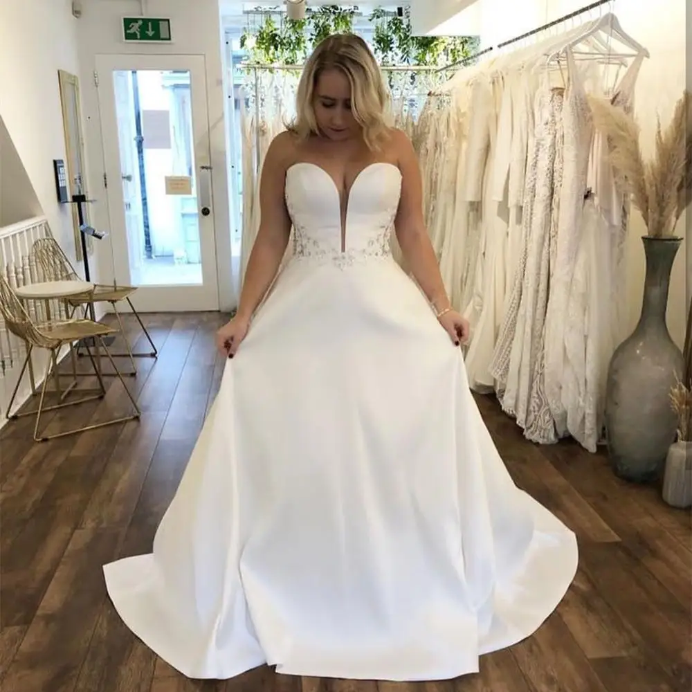 

Plus Size Sweetheart Wedding Dress Simple Satin Sleeveless Lace Appliques Sweep Train For Big Size Women Lady Low Back Cheap