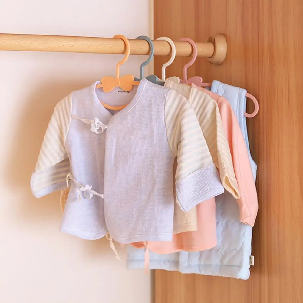 

5pcs Baby Clothes Hangers Babies Garment Plastic Storage Rack Hangers Portable Children Display Hanger Windproof Organizer H4w7
