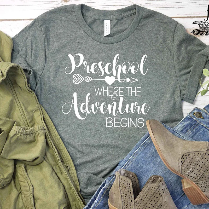 Футболка для дошкольного сезона с надписью где начинается приключение футболка
