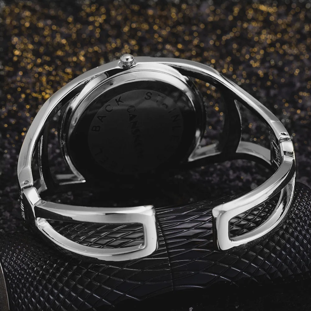 Женские часы браслет 2021 Стразы новые стильные Роскошные Кварцевые с золотым и