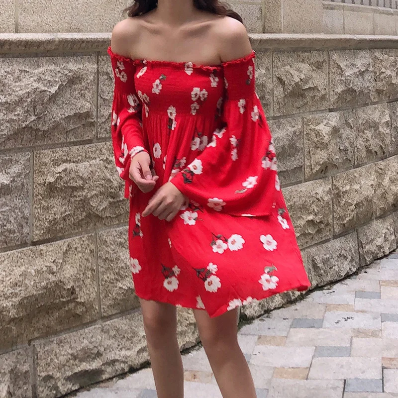 

Женское платье с открытыми плечами, длинным рукавом и цветочным принтом