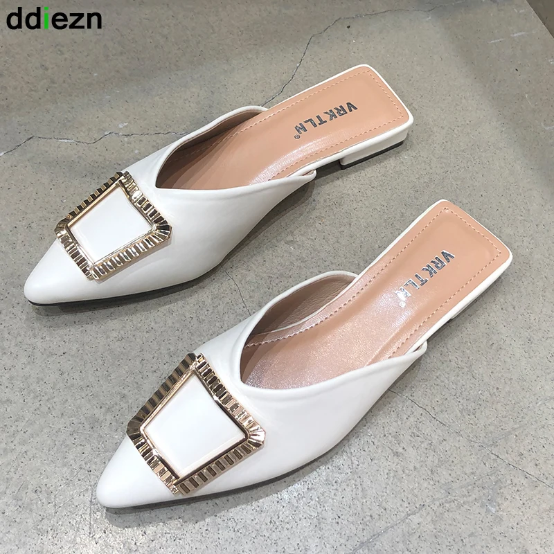 

Шлепанцы женские без задника, металлическое украшение, заостренный носок, сланцы, резиновые тапочки, лето 2022