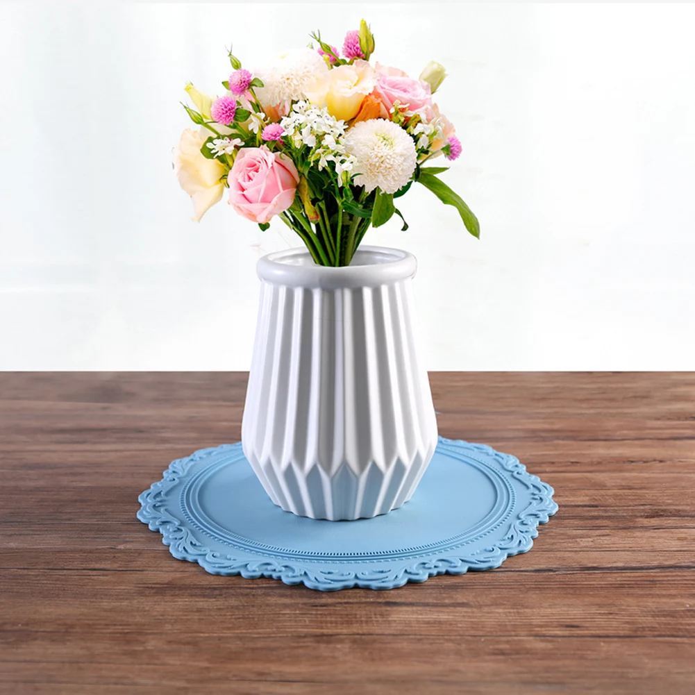 

Round Placemats Silicone European Style Embossed Heat Insulation Table Mat for Dining Kitchen Table