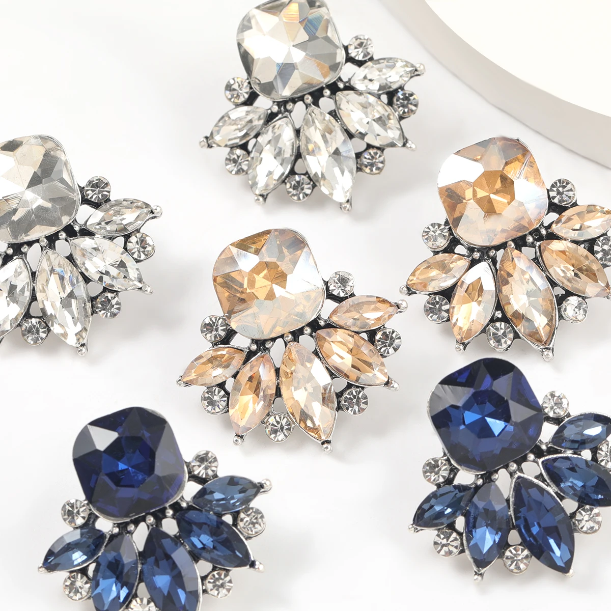 

pauli manfi 2021 Fashion Metal Rhinestone Glass Geometric Earrings Women's Popular Creative Charm Party Jewelry Accessories