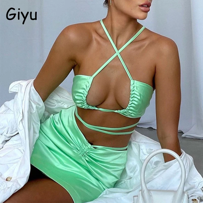 

Женский атласный комплект из двух предметов, с рюшами и лямкой на шее