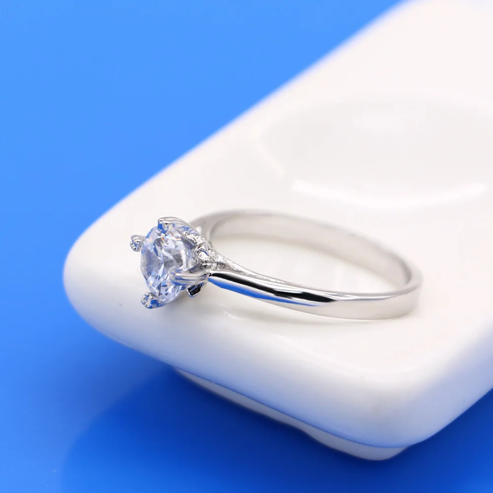 Современная мода Женское кольцо тренд белый кристалл четыре когти циркон