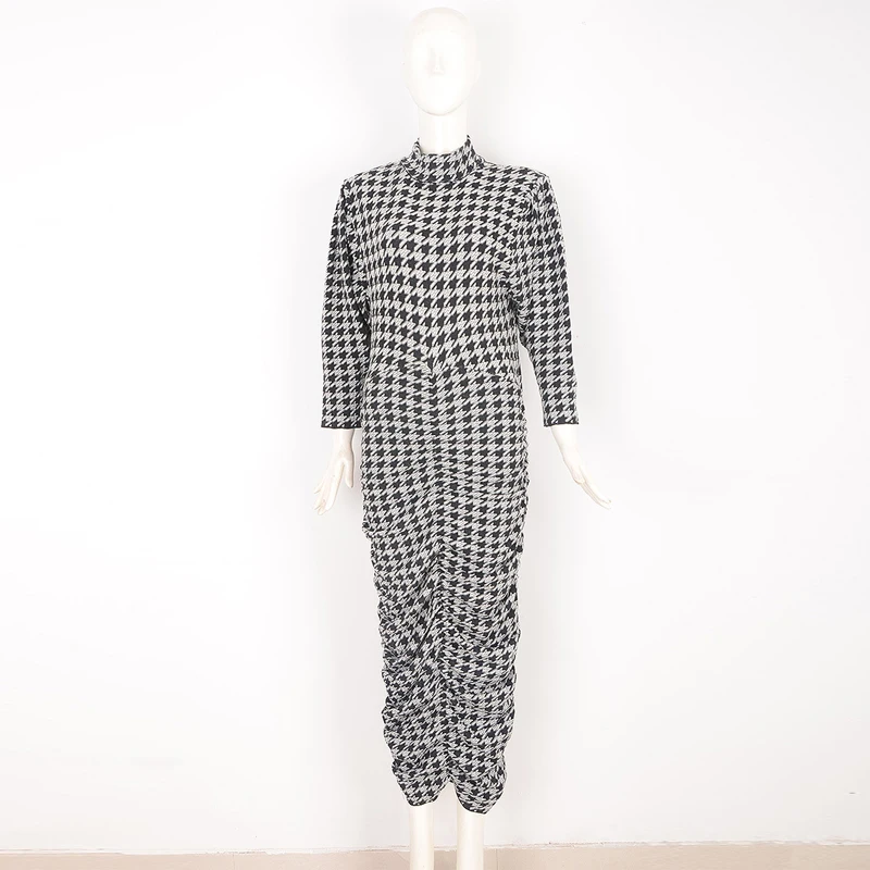Женское винтажное трикотажное платье миди в клетку облегающее твидовое с