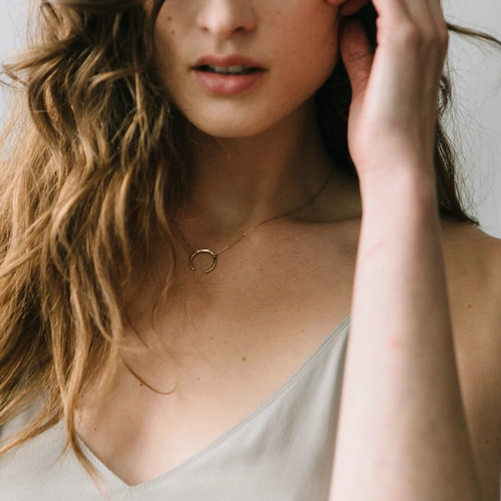 Женское Ожерелье-чокер из серебра 925 пробы с подвеской в виде полумесяца |