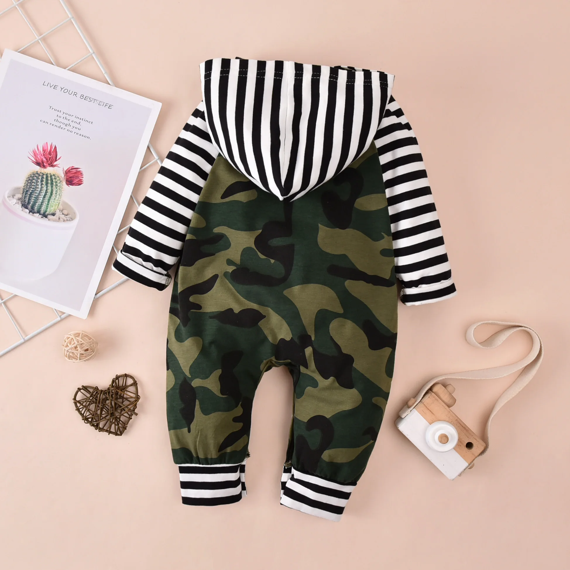 

New Cool Baby's 0-12M Bodysuit Striped Long Sleeve Hooded Collar Long Pants with Letters for Autumn and Early Winter