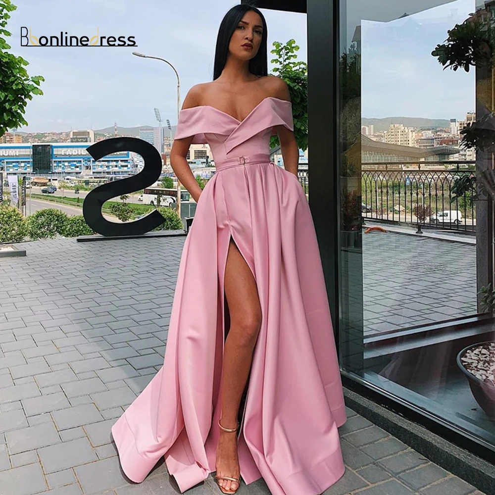 Элегантное женское длинное вечернее платье трапеция с открытыми плечами и