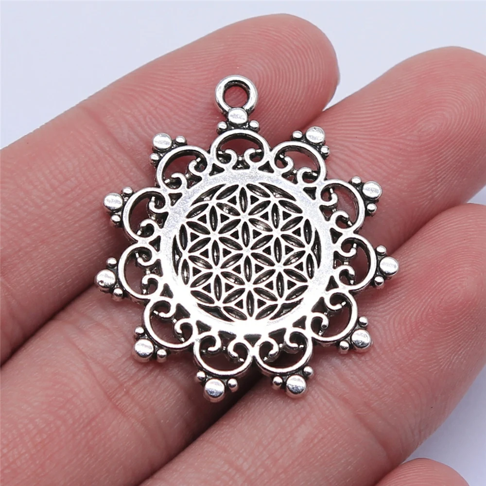 

Sejuani Couple pendants 4pcs 30x35mm Round Carved Flower Of Life Charms