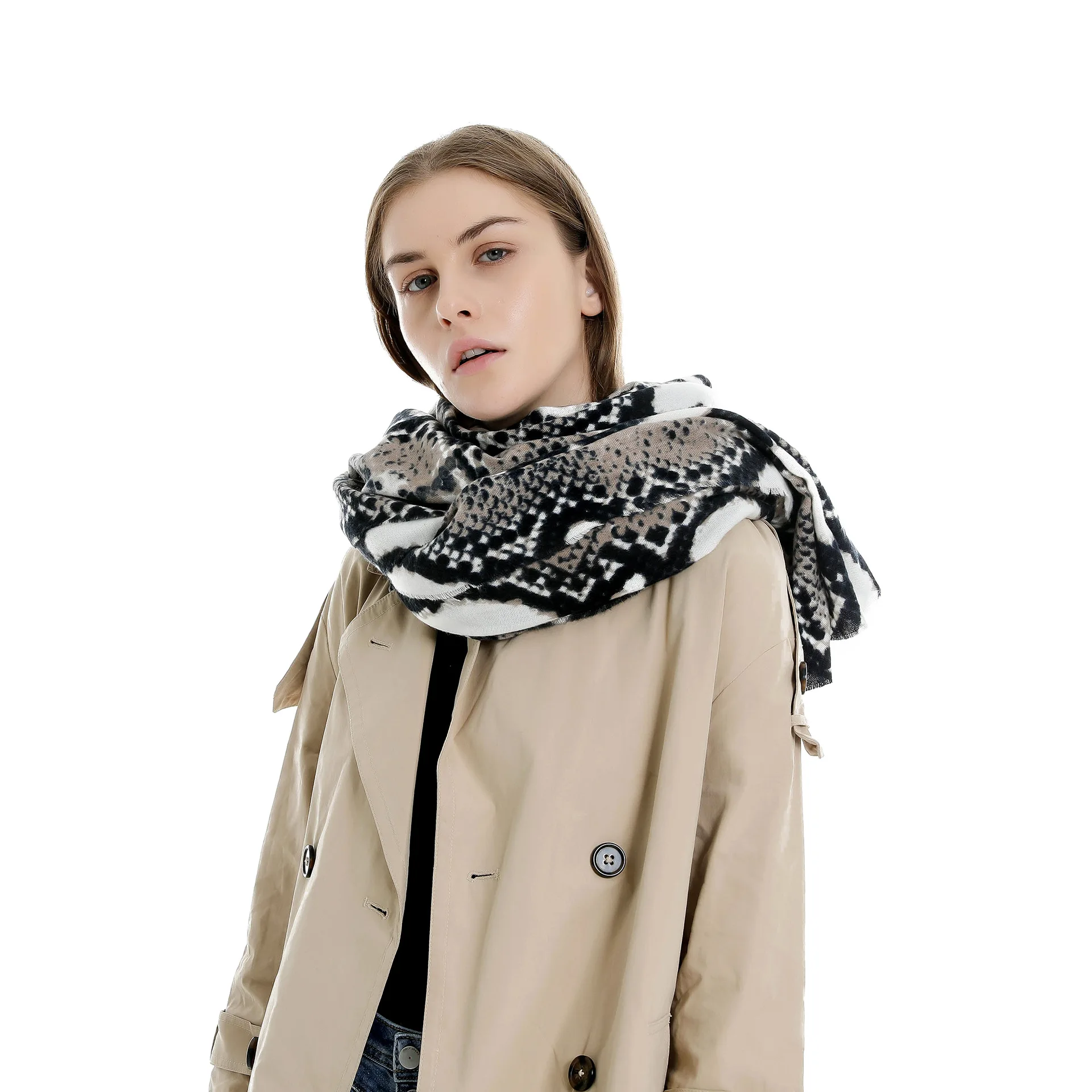 Осенне зимний шарф женский кашемировый длинный змеиный принт с животным ворсом