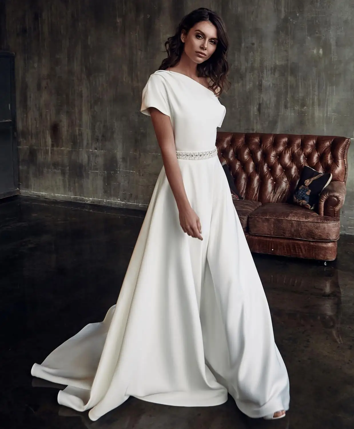 Атласное вечернее платье на одно плечо длинное ТРАПЕЦИЕВИДНОЕ для выпускного