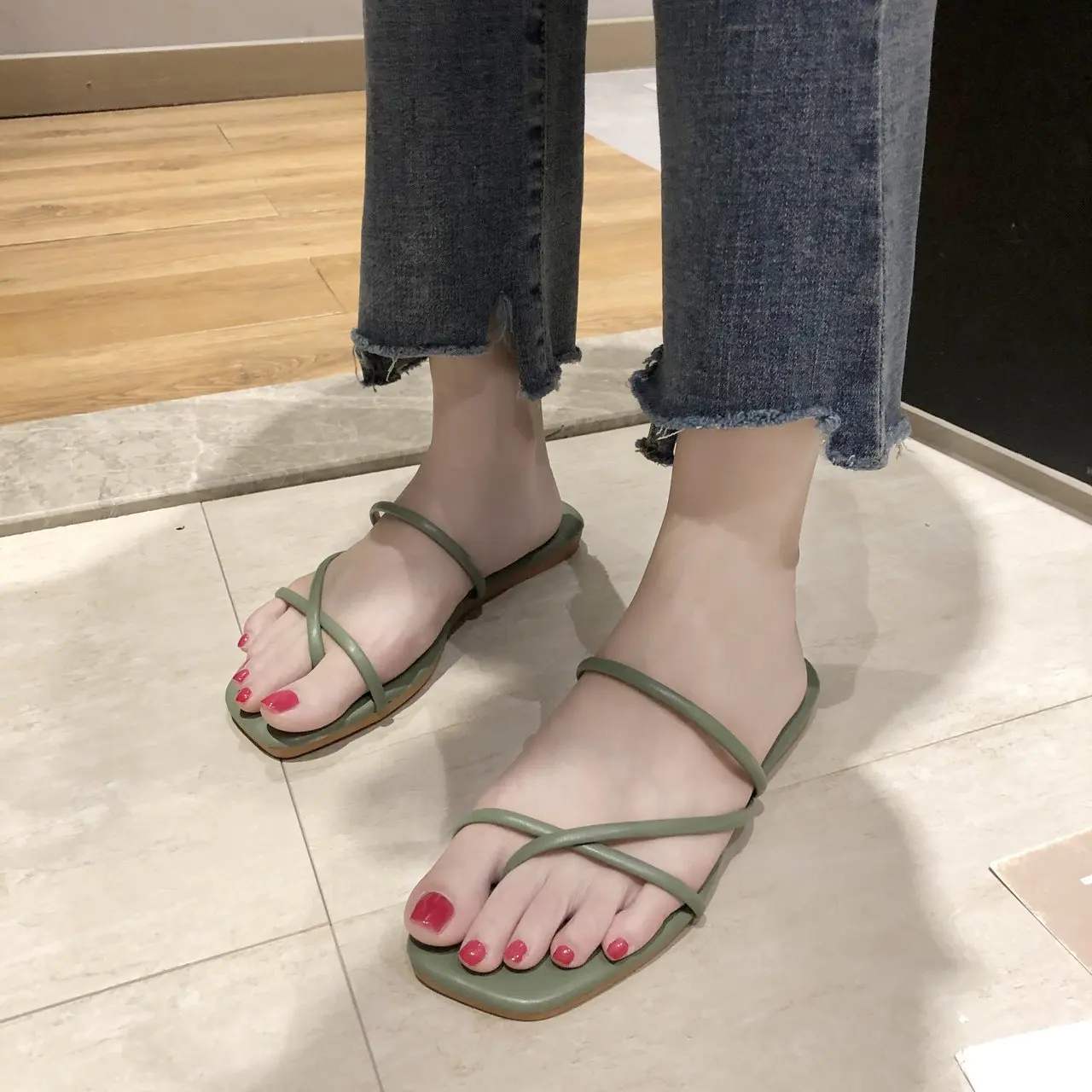 

Classic Women Sandals 2021 Summer Gladiator Square Toe Slippers Fashion Ankle Strap Flats Shoes Casual Women Shoes Beige Black