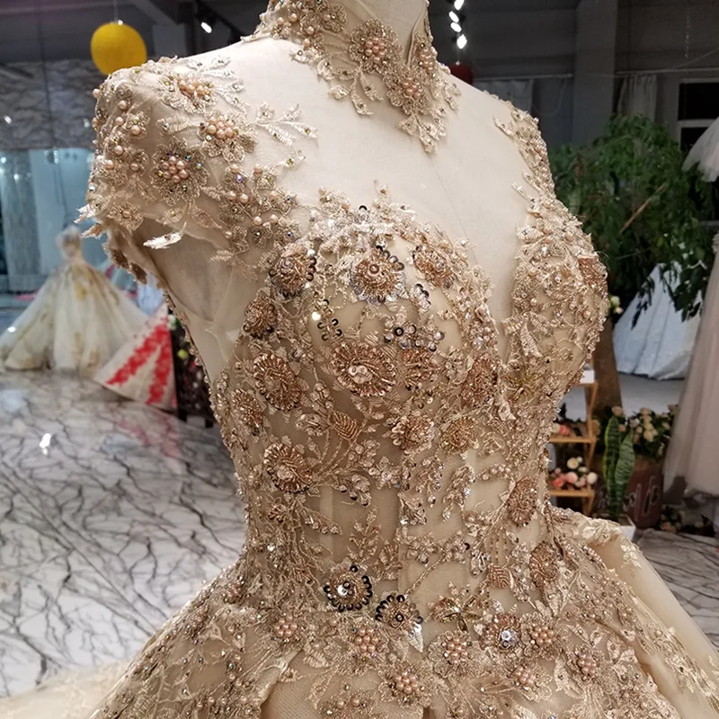 Вечернее платье LS57780 блестящее золотого цвета с высоким воротом и длинным