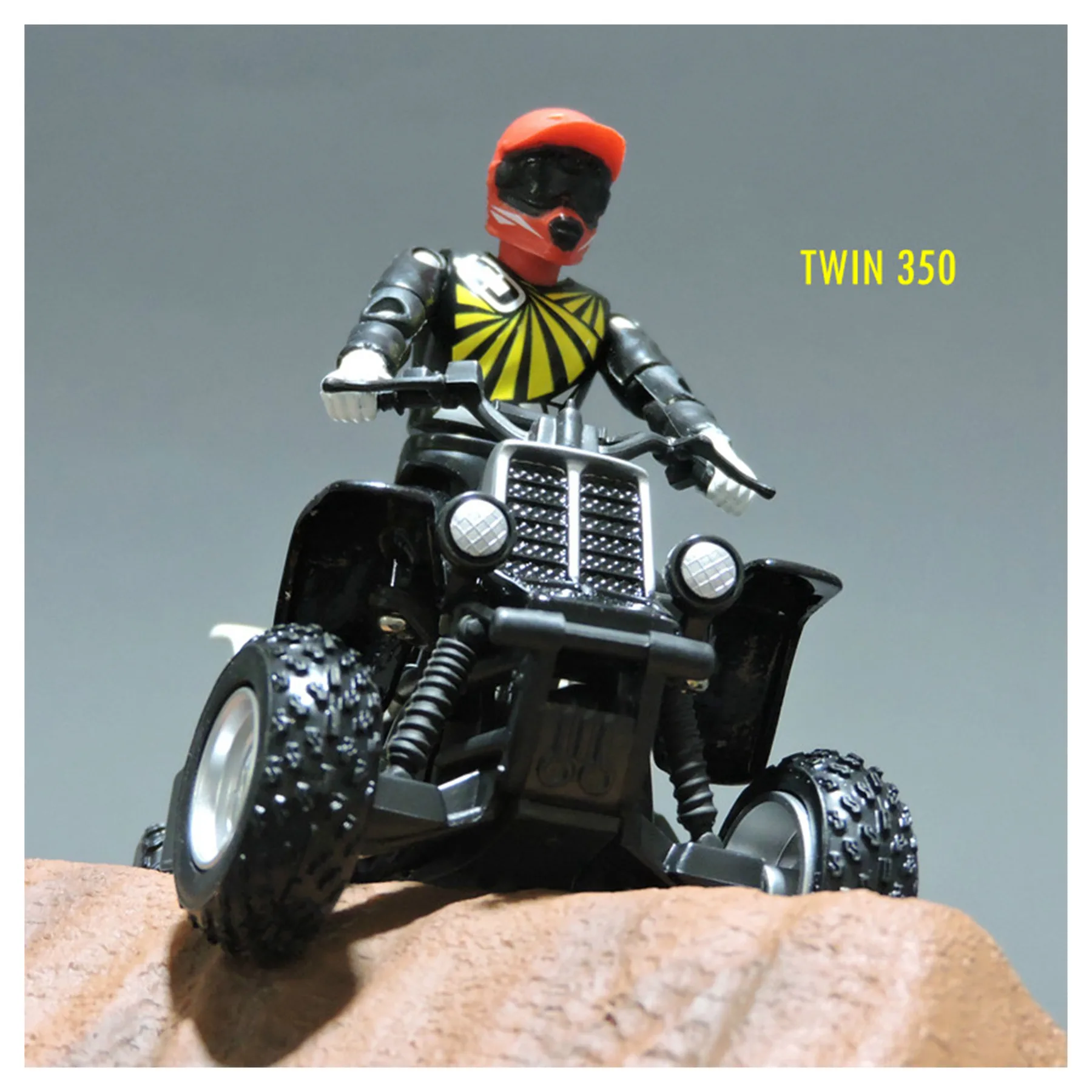 

1:18 Scale Alloy Beach Off-road Vehicle TWIN 350 Motorcycle Scene Layout Die Casting Diorama Product Model Miniature Toys