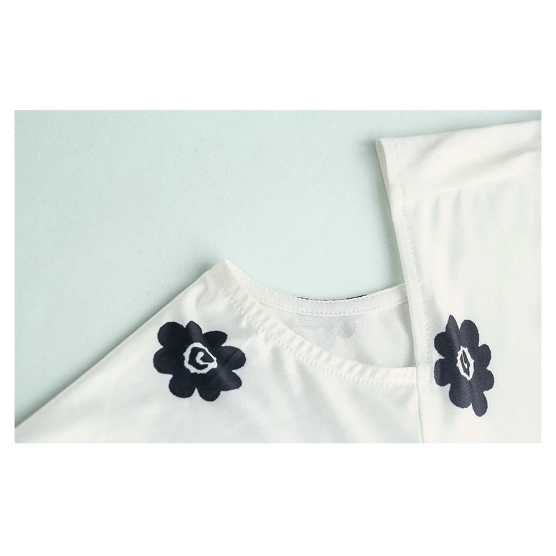 

2021 Lace Plus Size Women's Classic Stitching Knit Printing Pattern Long-Sleeved Loose Casual Top V-Neck Slim Fit Simple