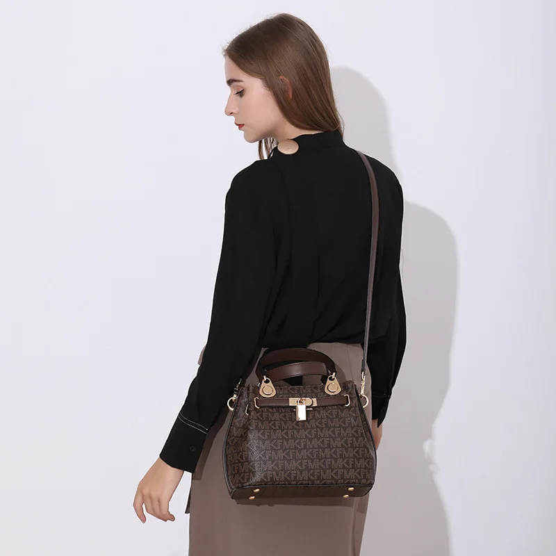 

CHASHOLL Womens Bag Female 2021 New Fashion All-Match Letter Printing Platinum Handbag Hit Color Large Capacity