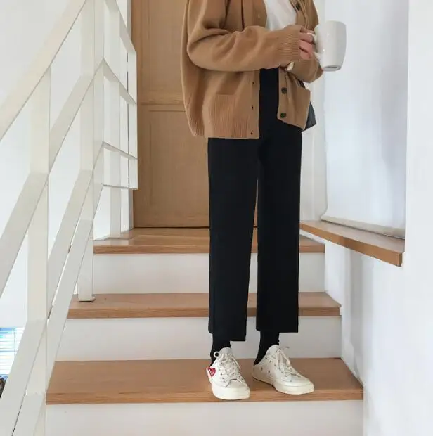 Осенний спортивный костюм брюки прямые черные укороченные для женщин девять