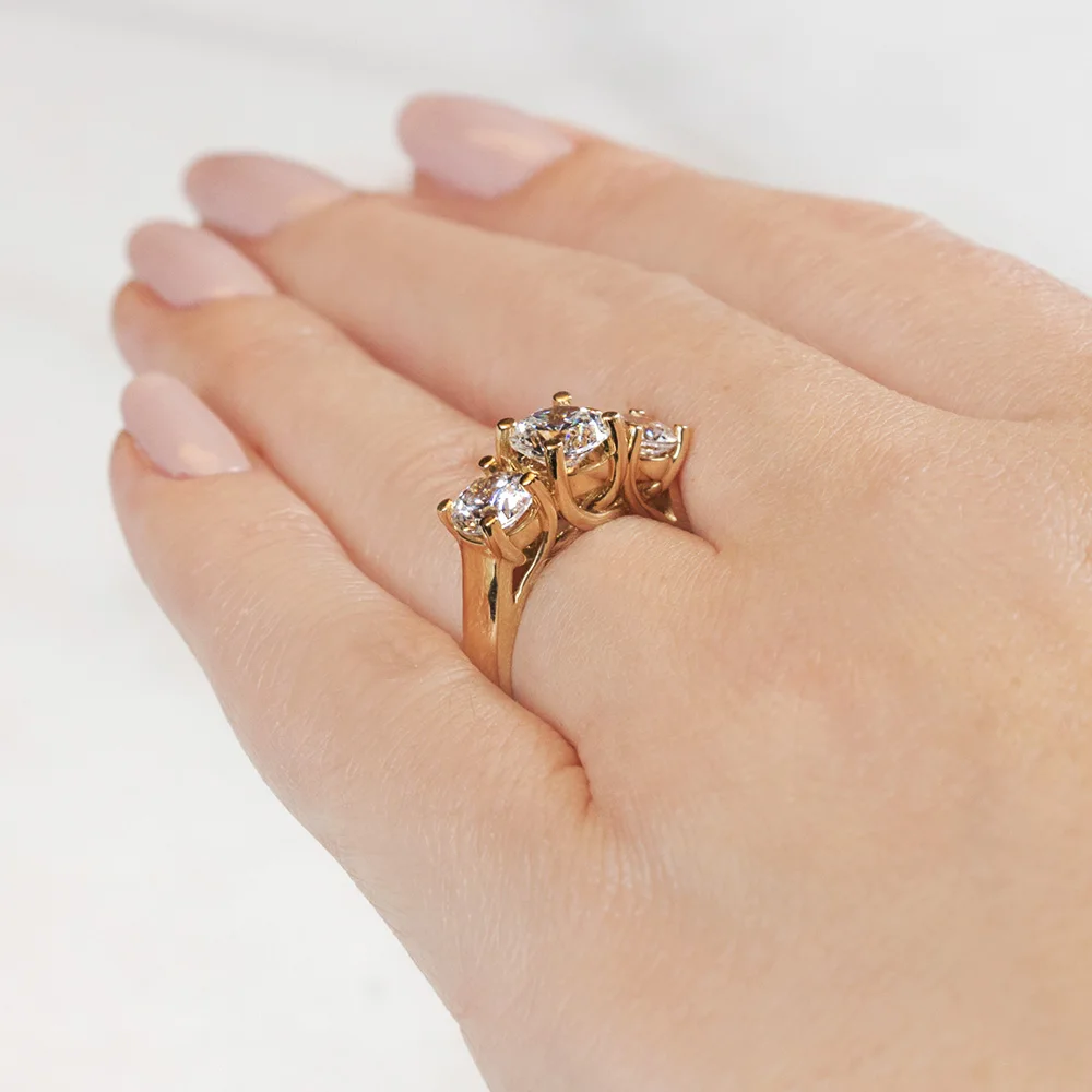 14K белое или желтое золото центр 2ct 8 мм D E цвет Moissanite 4CTW три камня обручальное кольцо для женщин
