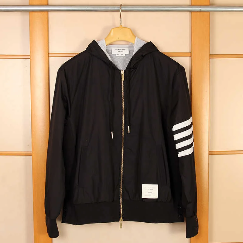

2021 TB брендовая модная мужская куртка с капюшоном, легкая ветровка, мужское спортивное пальто, полосатая Уличная Повседневная куртка на молн...