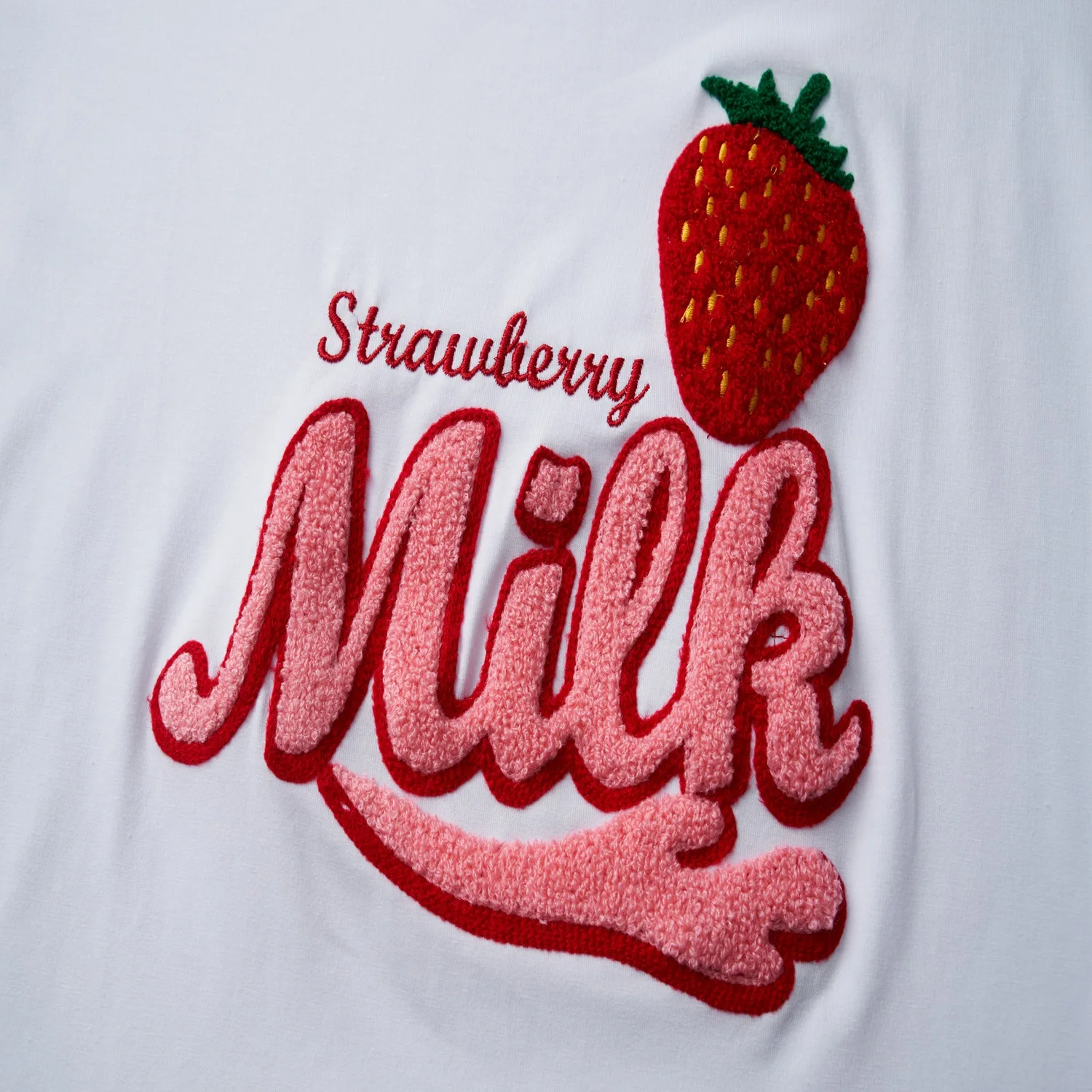 

Strawberry three-dimensional embroidery cute girl student loose short-sleeved casual cotton T-shirt