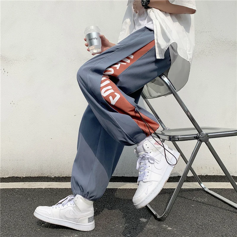 Спортивные брюки с завязкой на щиколотке и принтом | Женская одежда