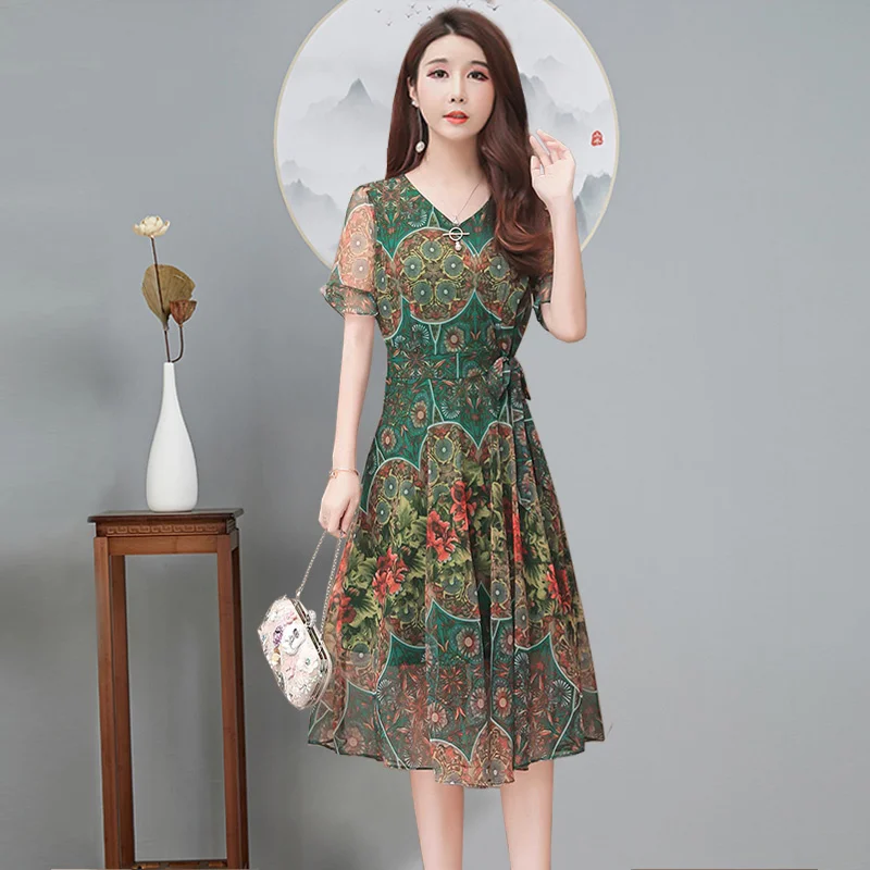 

Женское шелковое платье с цветочным рисунком