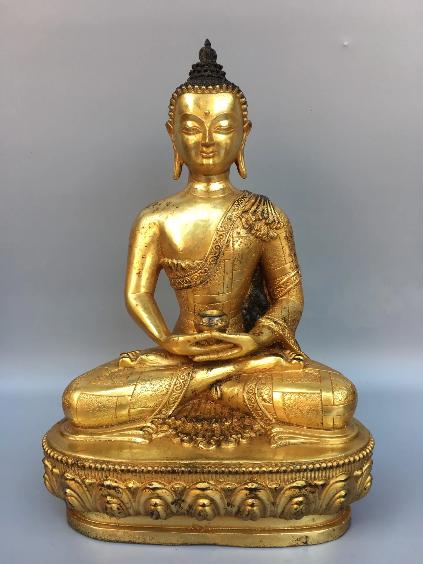 

12"Chinese Folk Collection Old Bronze Gilt Amitabha Sakyamuni Sitting Buddha Enshrine the Buddha Ornaments Town House