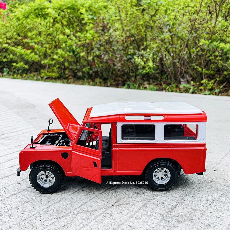 Модель автомобиля из сплава Bburago 1:24 Land rover Series 2 декоративная коллекция игрушечные